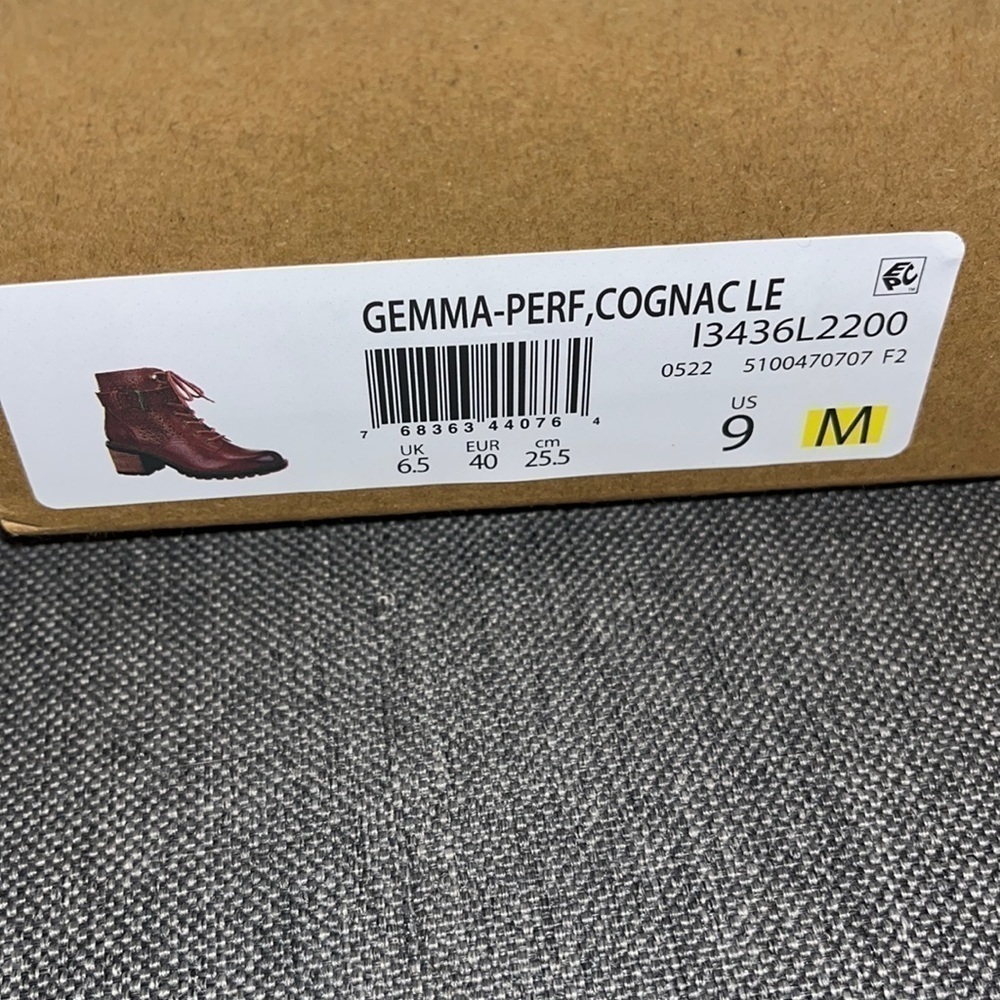 Gemma Block Heel Bootie Size 9 M - image 6